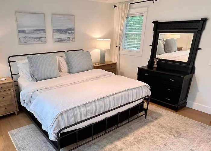 Sleeps 10, Approx 1 Mile To The Beach, Fully Renovated In 2025