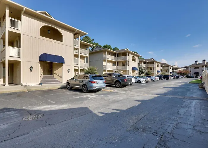 5 Mi To Cherry Grove Beach: Dog-Friendly Condo!