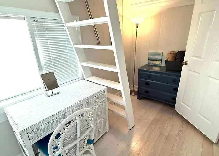 Coastal And Cozy Beach Stay, Pet Friendly