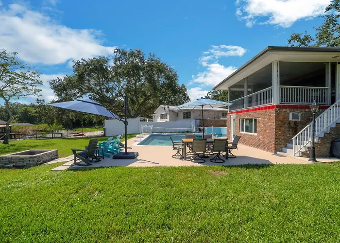 Beautiful Lake View Retreat Drivable To Theme Parks Home