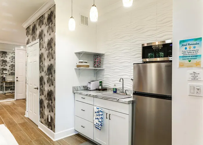 Pet-Friendly Studio: 6 Mi To Jupiter Beach Park!