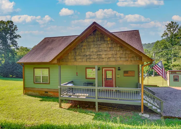 Hiawassee Cabin Near Lake Chatuge + At Trailheads