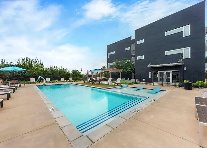 Lux 1B1B With Parking, Pool, Gym, Private Patio Near Austin