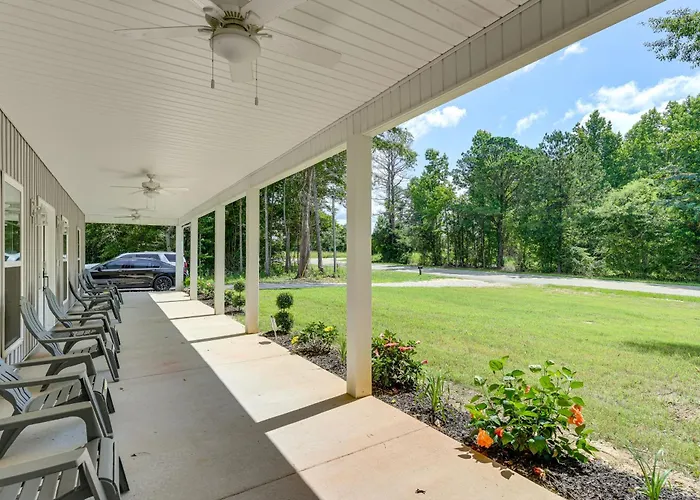 11 Mi To Troy University: Family Home W/ Yard