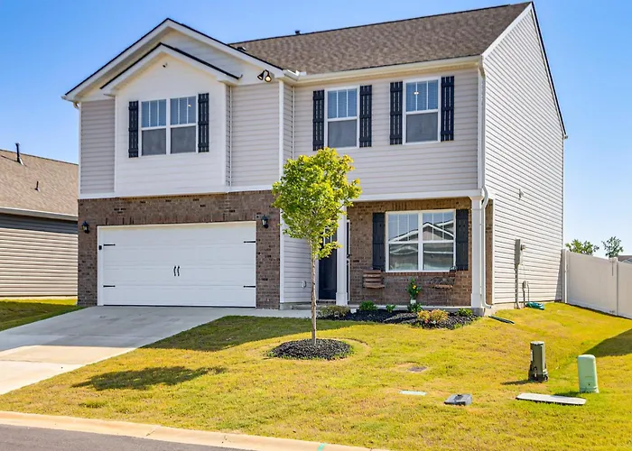 Pool Access, 2 Mi To Main St: Fountain Inn Home!