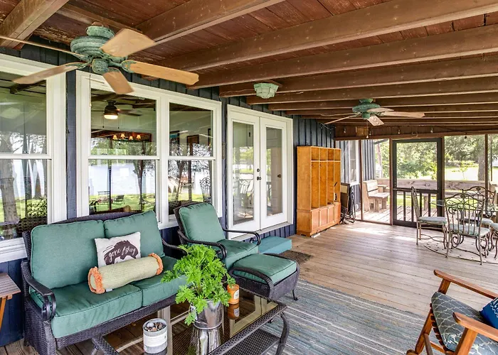 Lake Wateree Retreat: Dock & Screened Porch!