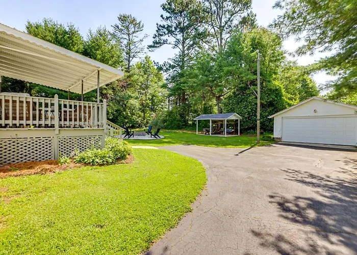 1 Mi To Downtown Greer: Family Home W/ Gazebo!