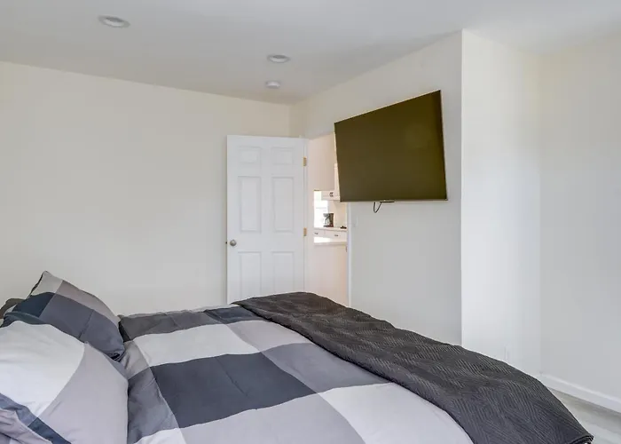Walk To Dtwn Tehachapi: Updated Getaway W/ Yard!