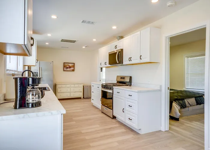 Walk To Dtwn Tehachapi: Updated Getaway W/ Yard!