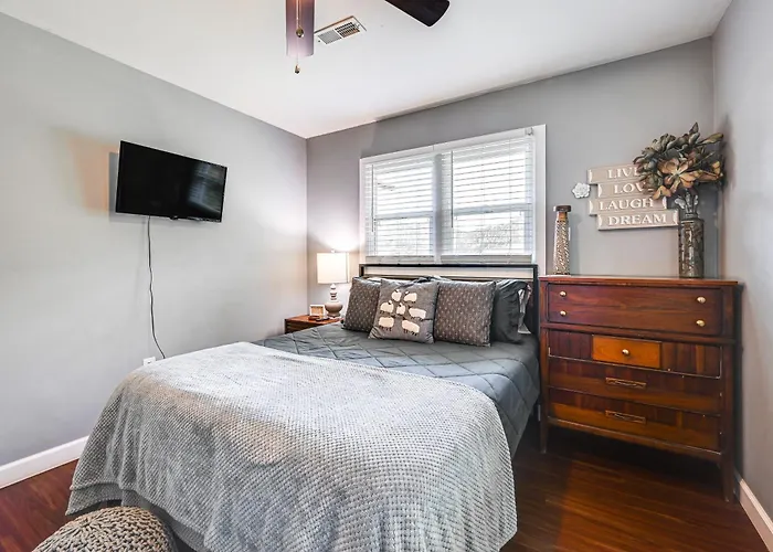 Near Dtwn Somerset: Tranquil Getaway W/ Fire Pit
