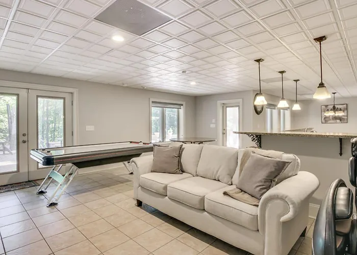 Dock & Home Theater: Pet-Friendly Lake Wylie Home