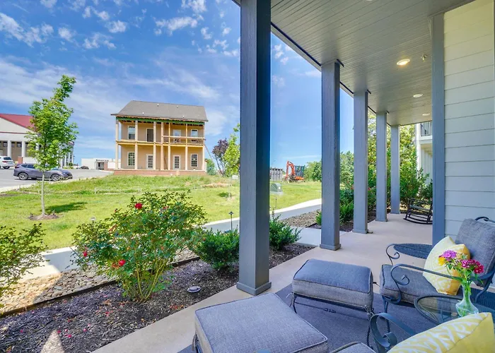 Walk To Historic Maryville: True Southern Getaway!