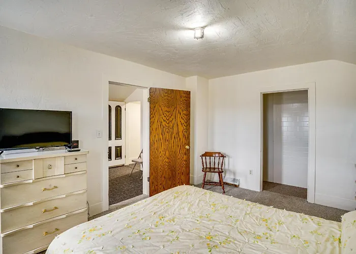 Extended Stay Lakefront Home On 15 Acres: Dogs Ok!