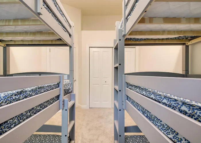 2 Mi To Tbk Bank Sports Complex: Townhome W/ Patio