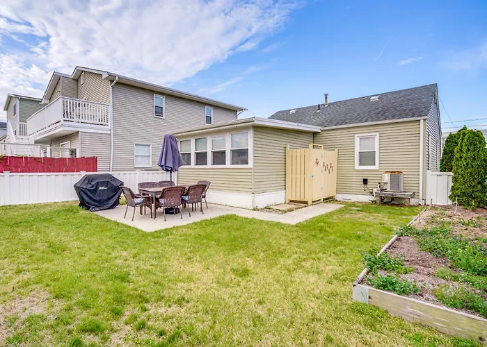 1 Block To Brigantine Beach: Breezy Home W/ Patio!