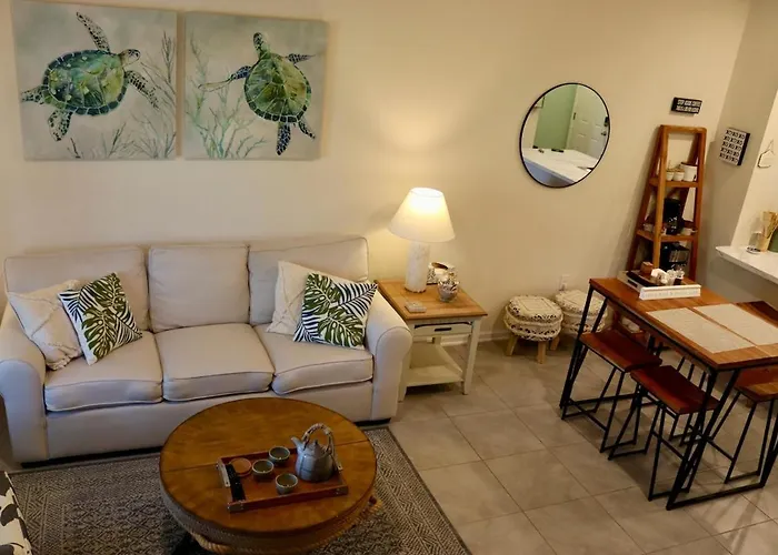 Entire Townhome Minutes From Beach And Airport