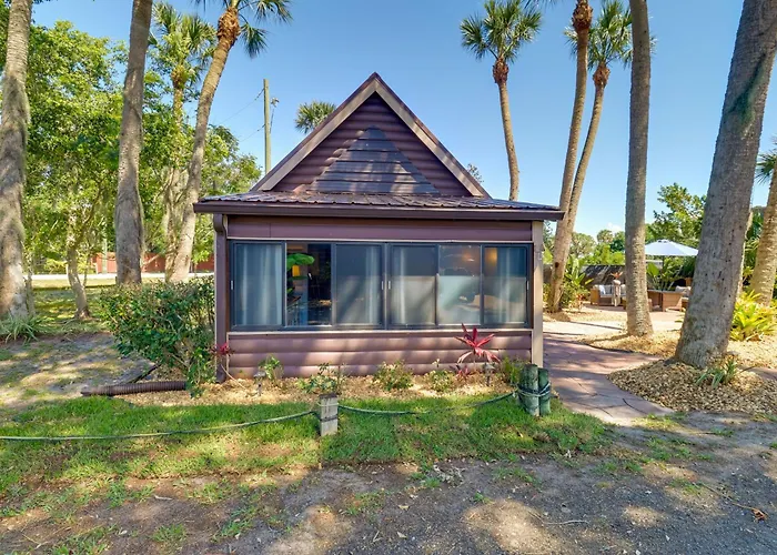 Fish On-Site: Okeechobee Cabin W/ Pool Access