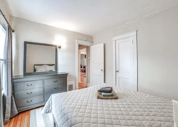 1 Mi To Dtwn Binghamton: Apt W/ Covered Balcony!