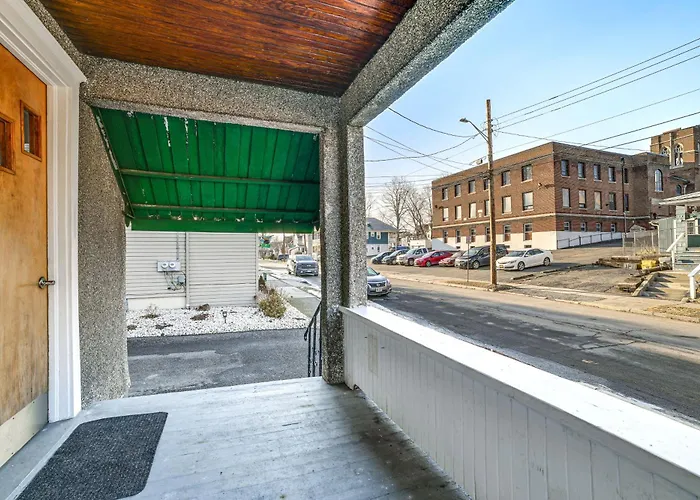 1 Mi To Dtwn Binghamton: Apt W/ Covered Balcony!