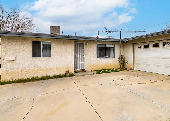 Work, Play & Relax: Home W/ Yard In Lancaster!
