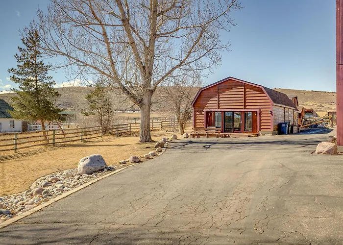 2 Mi To Main Street: Mtn-View Escape In Lander!