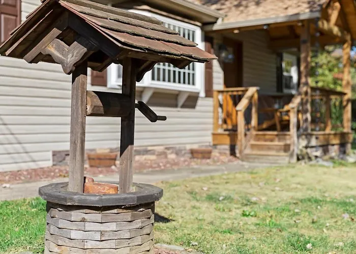 Cozy Home With Game Room And Fire Pit