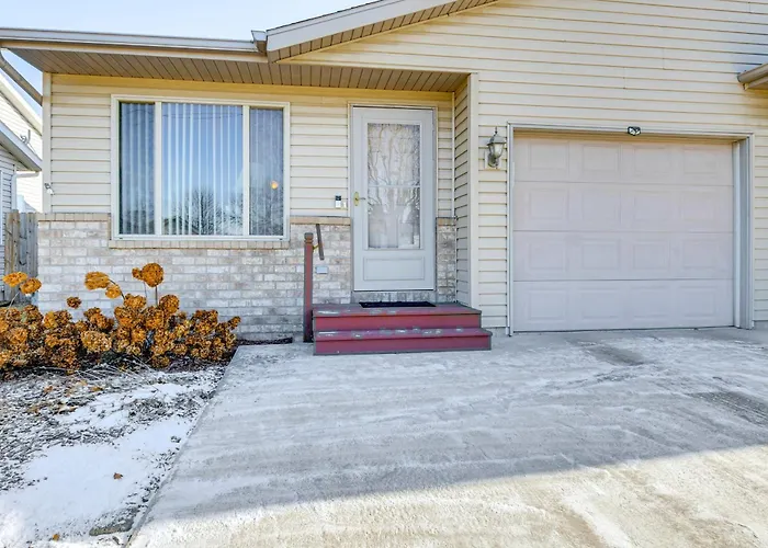 2 Mi To Lake Michigan: Cozy Duplex W/ Private Yard