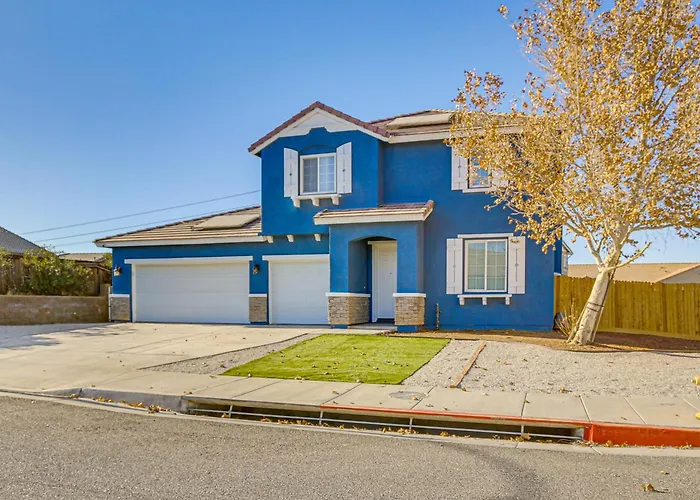 Pool Table & Charcoal Grill: Home In Victorville!