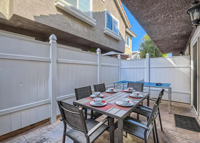 Stylish- Multi-Level- Patio- Games - Fast Wifi-Cm3