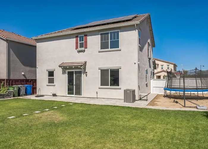 Spacious 3Br Home With Charming Backyard Home
