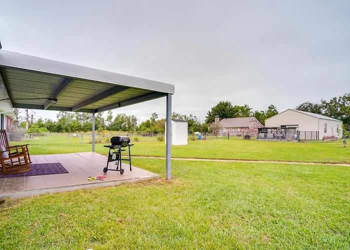 Patio & Grill! Charming 'Lake Charles Landing Pad'