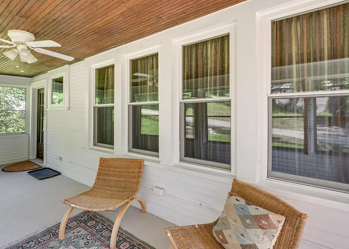 Lake Geneva Area Oasis W/ Fire Pit & Dog Run