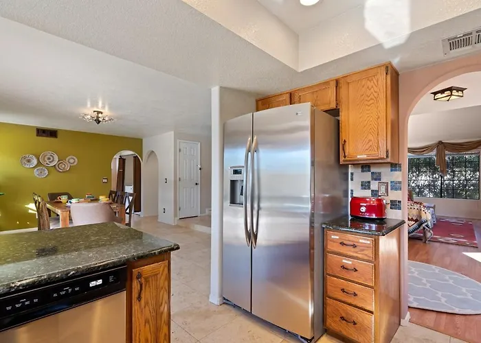 Southwestern Paradise, Simply Classic 4Bed 3Bath