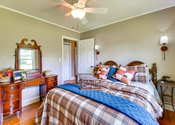 8 Mi To Clemson: Peaceful Family Home W/ Yard