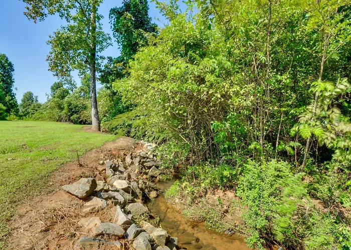 8 Mi To Clemson: Peaceful Family Home W/ Yard