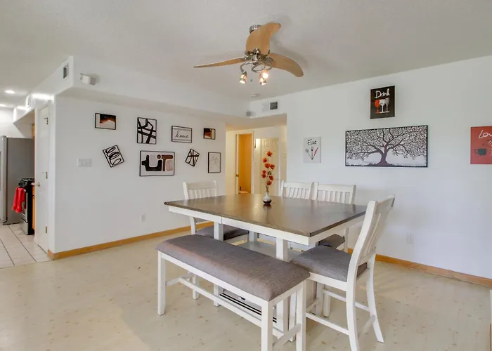 Explore Abq & Rancho Rio: Family Home W/ Patios!
