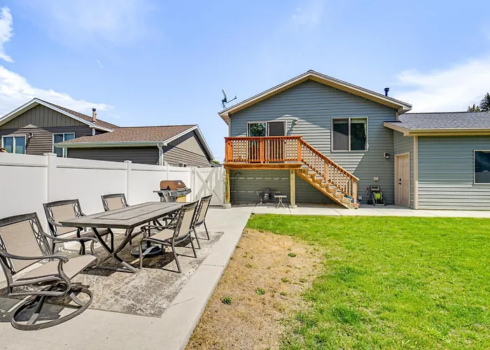 Walk To Downtown: Family-Friendly Cody Home!