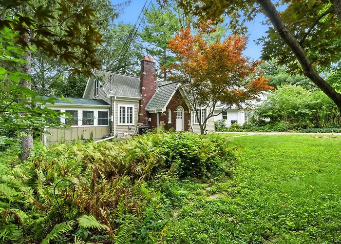 Charming Manville Heights Cottage Retreat Home