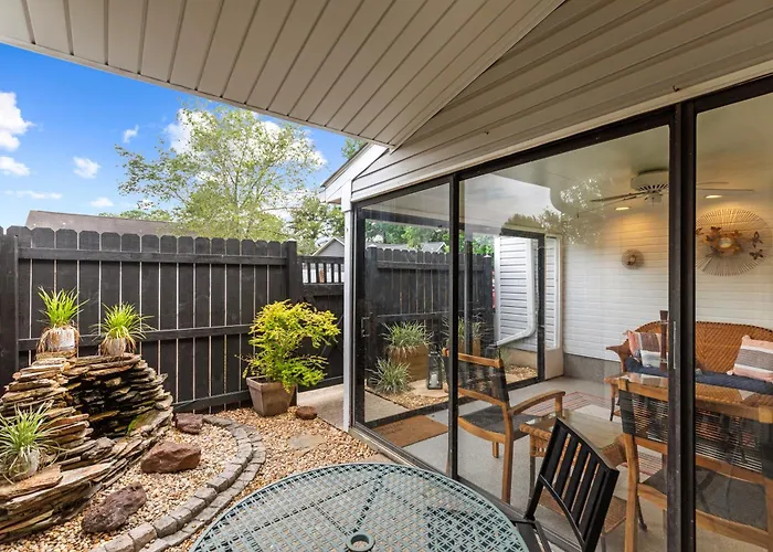 Newly Renovated, Dog Friendly, Stocked Kitchen