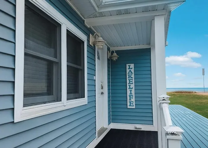 Blue Horizon Lake House - Renovated 3Br 2Ba On The Beach