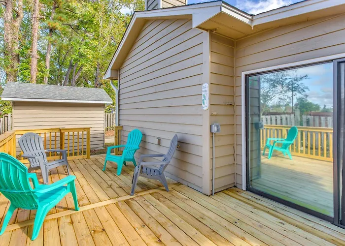 3 Mi To Ocean: Home W/ Deck In Little River!