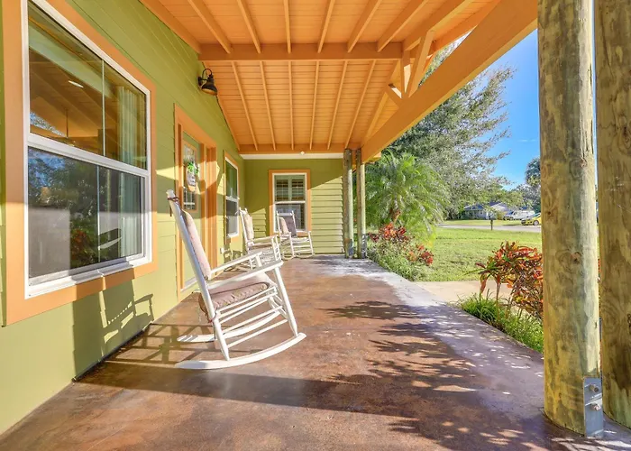 Pet-Friendly Fort Pierce Home W/ Screened Porch!