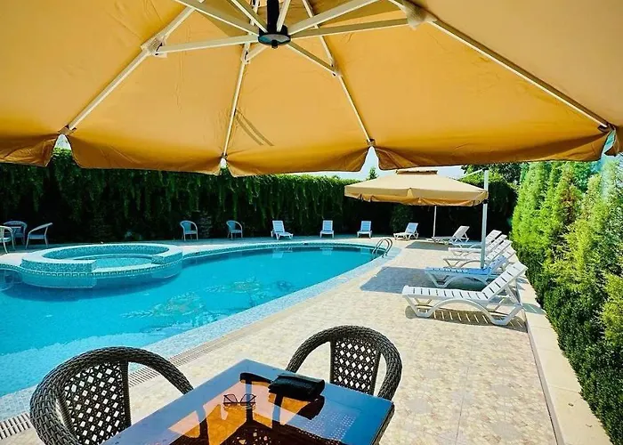 Saroy Gardens Hotel