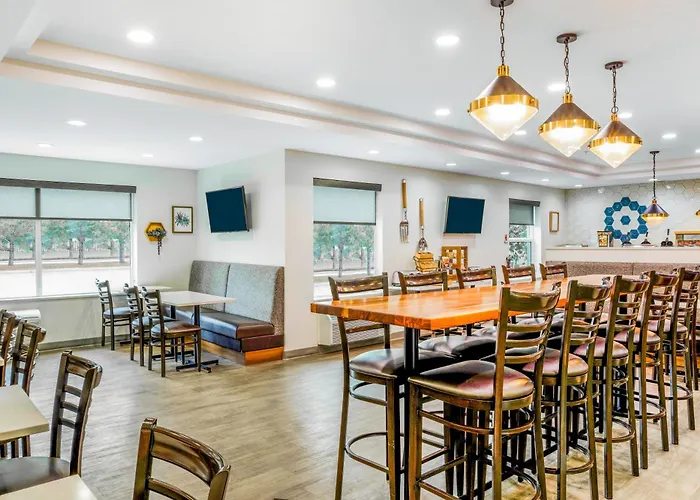 Days Inn & Suites By Wyndham Sherwood Park Edmonton