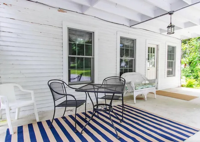 Beautifully Restored Home In Manchester Village