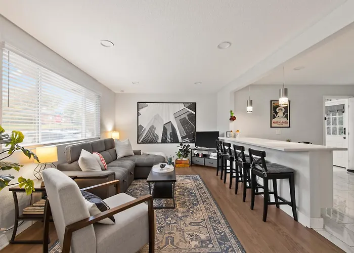 Peaceful Downtown Denver Retreat: 4BR Comfort