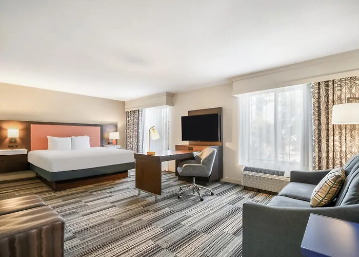Hampton Inn & Suites Tulare