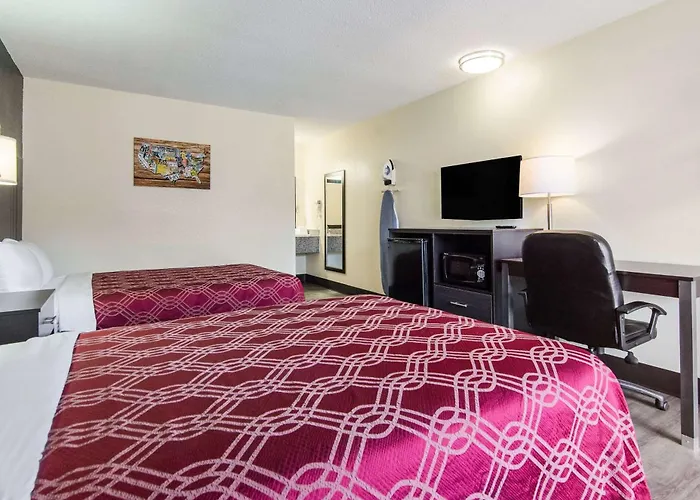 Econo Lodge Near Motor Speedway