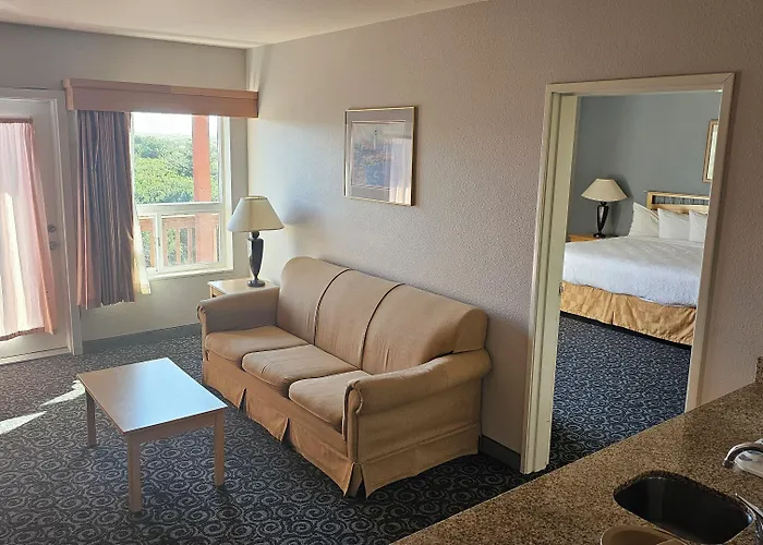 Lighthouse Suites Inn