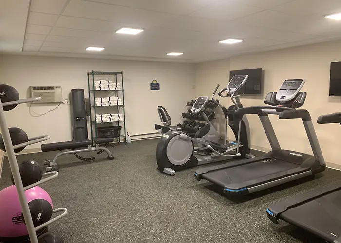Days Inn & Suites By Wyndham Duluth By The Mall